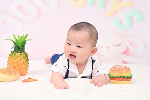 黔南宝宝在妈妈肚子里